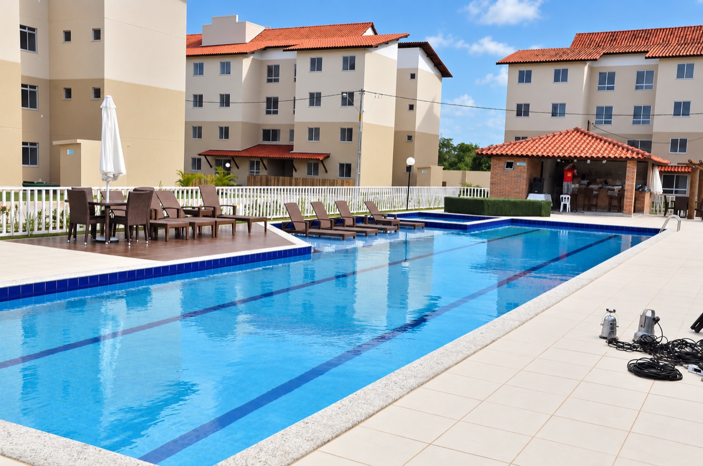 Piscina e edifícios do VOG João de Góes, em Ilhéus