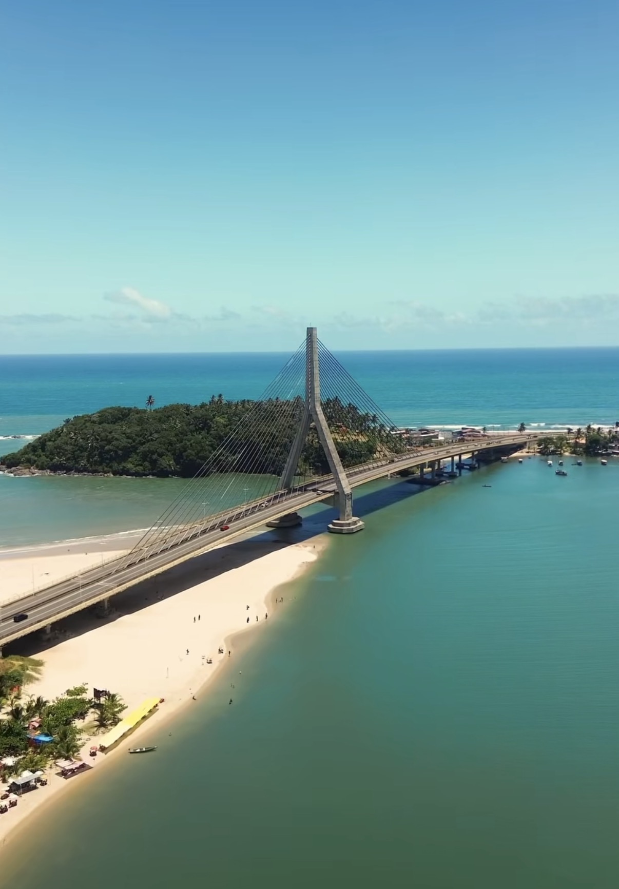 Litoral de Ilhéus com a Ponte Jorge Amado