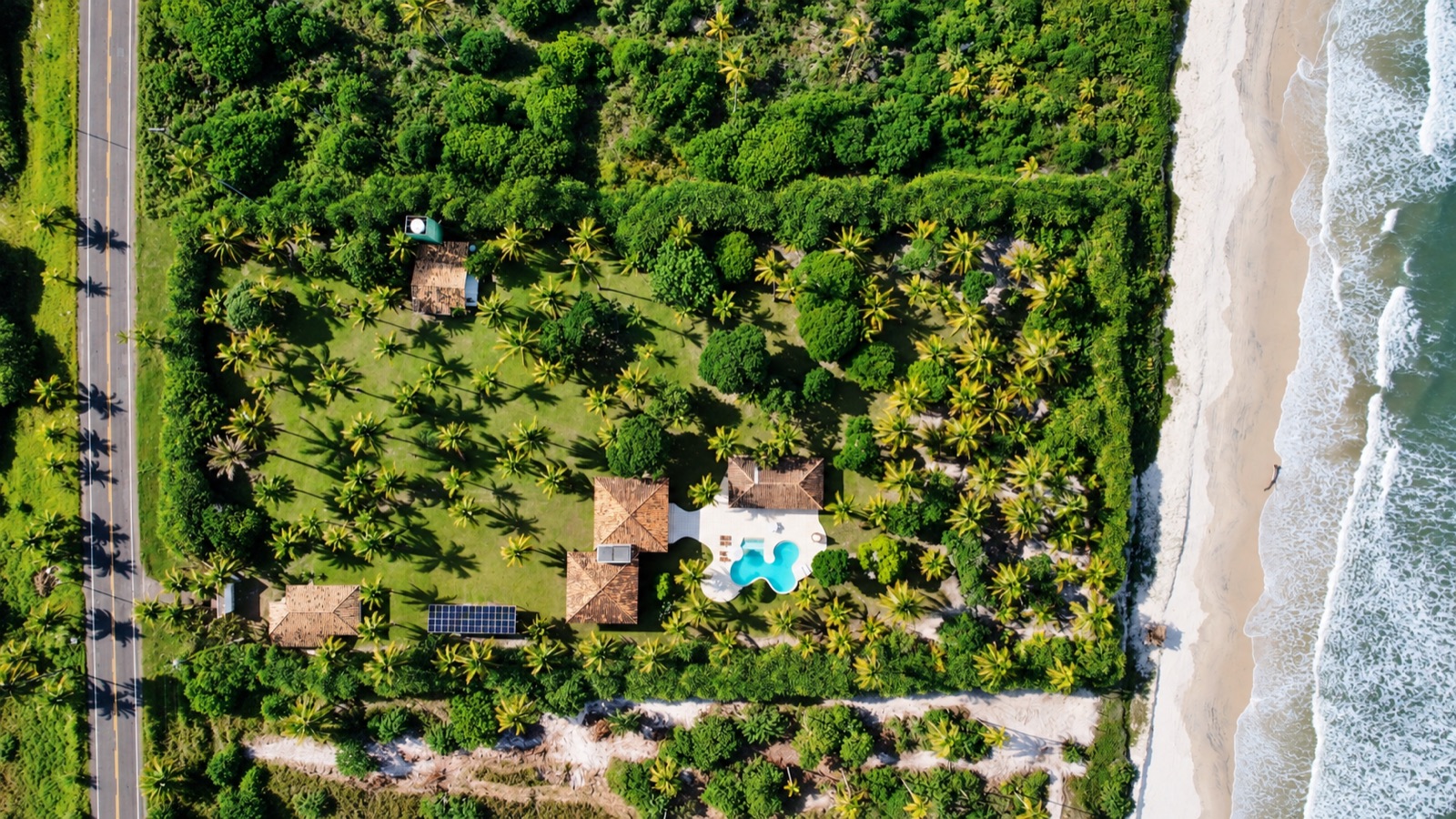 Vista aérea de propriedade de alto padrão no Acuípe, litoral de Ilhéus