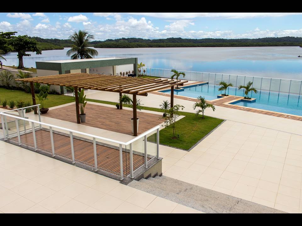 Reserva Sapetinga em Ilhéus — Área de lazer e piscina com vista para o Rio Cachoeira