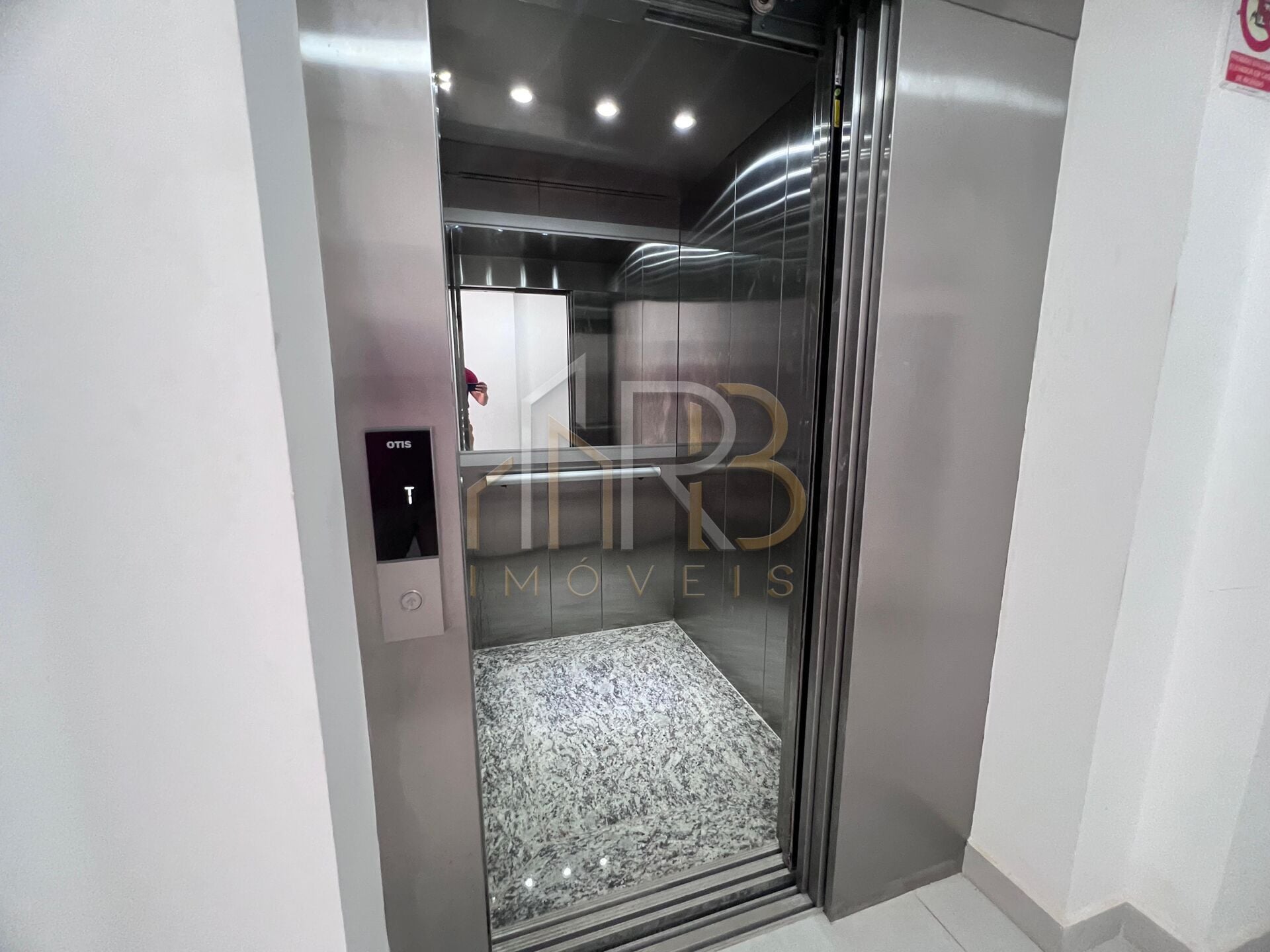 Fotografia 17 de Palazzo di Torino - Apartamento 2/4 sendo uma suíte em excelente localização na Praia do Sul